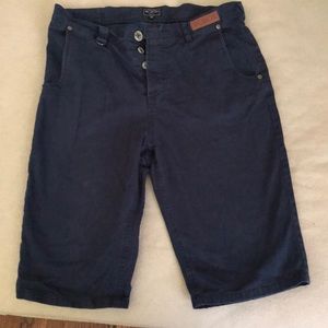 Men’s 3/4 slim fitting shorts